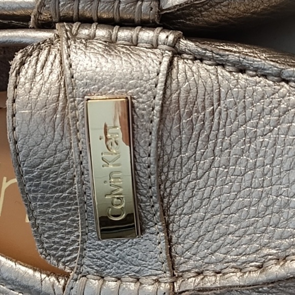 Calvin Klein Gold Pebbled Leather Comfort Loafer Shoe 7.5 Gold Metal Logo Accent - Picture 6 of 12